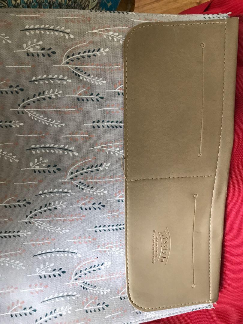iPad Case (Category: Laptop Bags & Sleeves) located in Pasig City. Submitted by pau_d (Listing ID 196878663, Image 3). Description: .