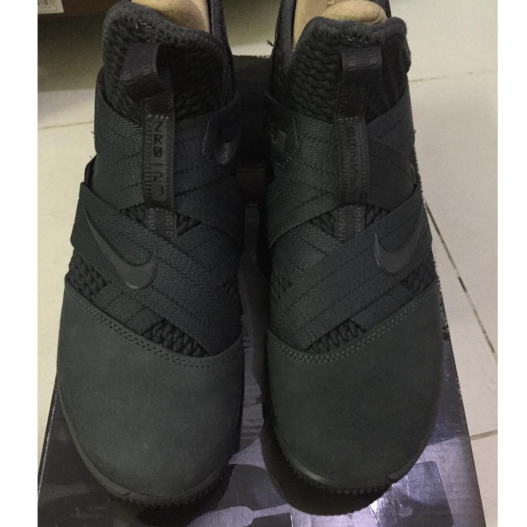 harga nike lebron soldier 12