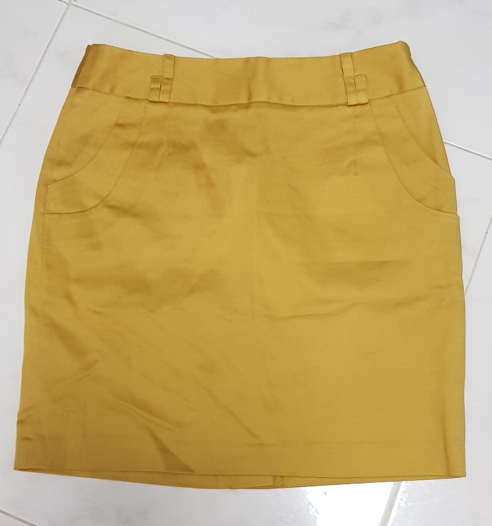 mustard skirt with pockets