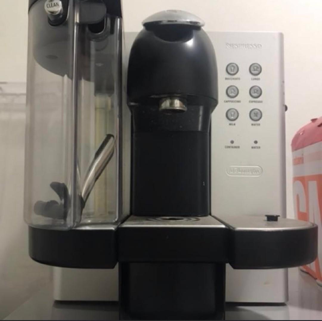 Nespresso Delonghi Lattissima EN720M Coffee Machine, TV & Home