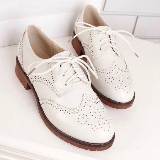 womens lace up oxfords