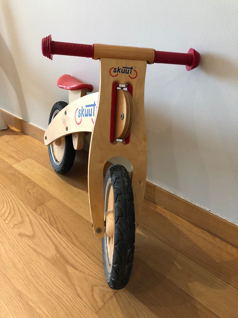 skuut wooden balance bike
