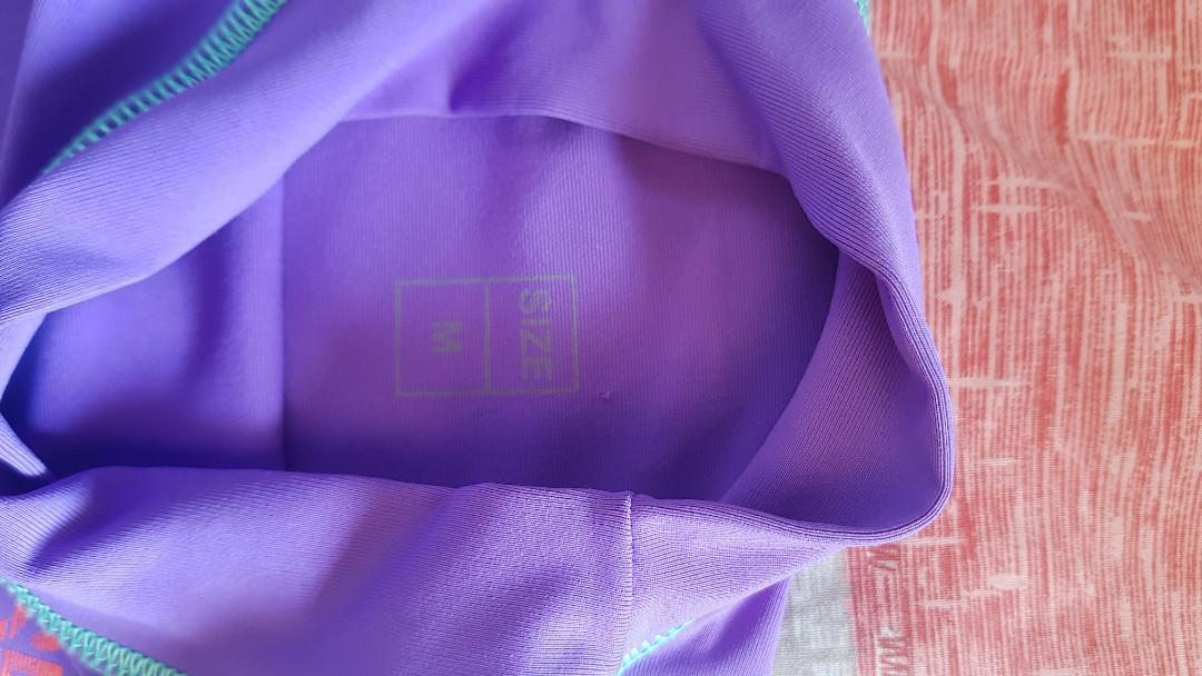 Speedo rushguard. Free shipping! (Category: Activewear) located in Makati City. Submitted by AL_ORIGINALS (Listing ID 197000445, Image 2). Description: Speedo rush guard Bought in glorietta 100% original Good condition Size s-m Currently medium size ako minsan small. Color: violet/mint green.