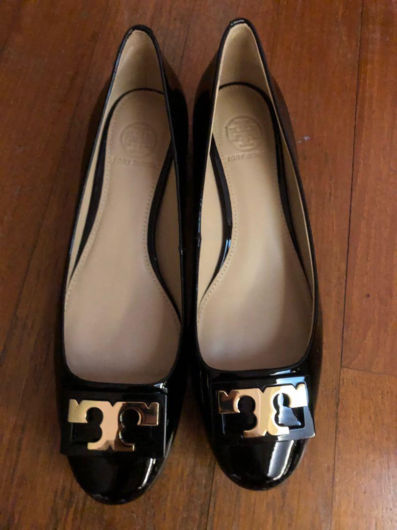 Tory Burch black patent leather flats, Women's Fashion, Footwear, Flats on  Carousell
