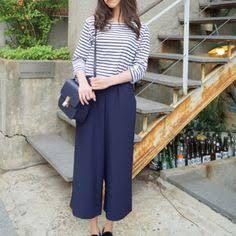 Uniqlo Drape Wide Ankle Trousers (Category: Other Bottoms) located in Manila. Submitted by rossequartz (Listing ID 196856718, Image 1). Description: Guaranteed brand new Chiffon like cloth Very smooth and comfortable No ironing needed Navy Blue High waist .