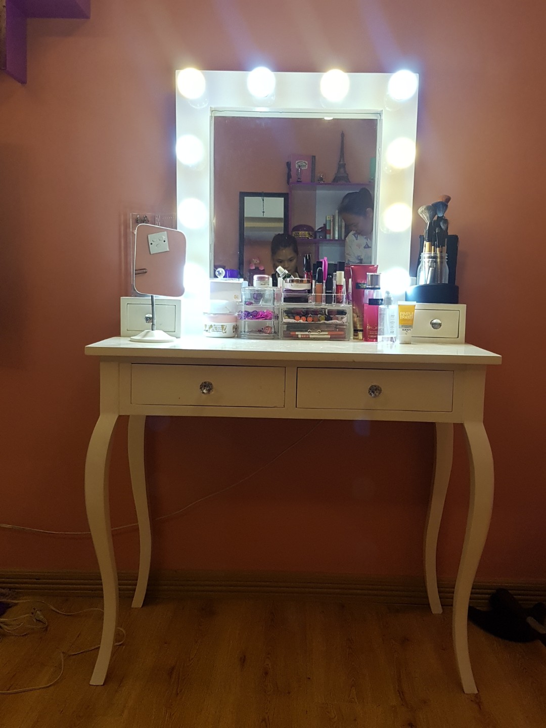 vanity mirror and table