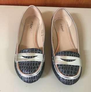 Milano shoes (size 6)