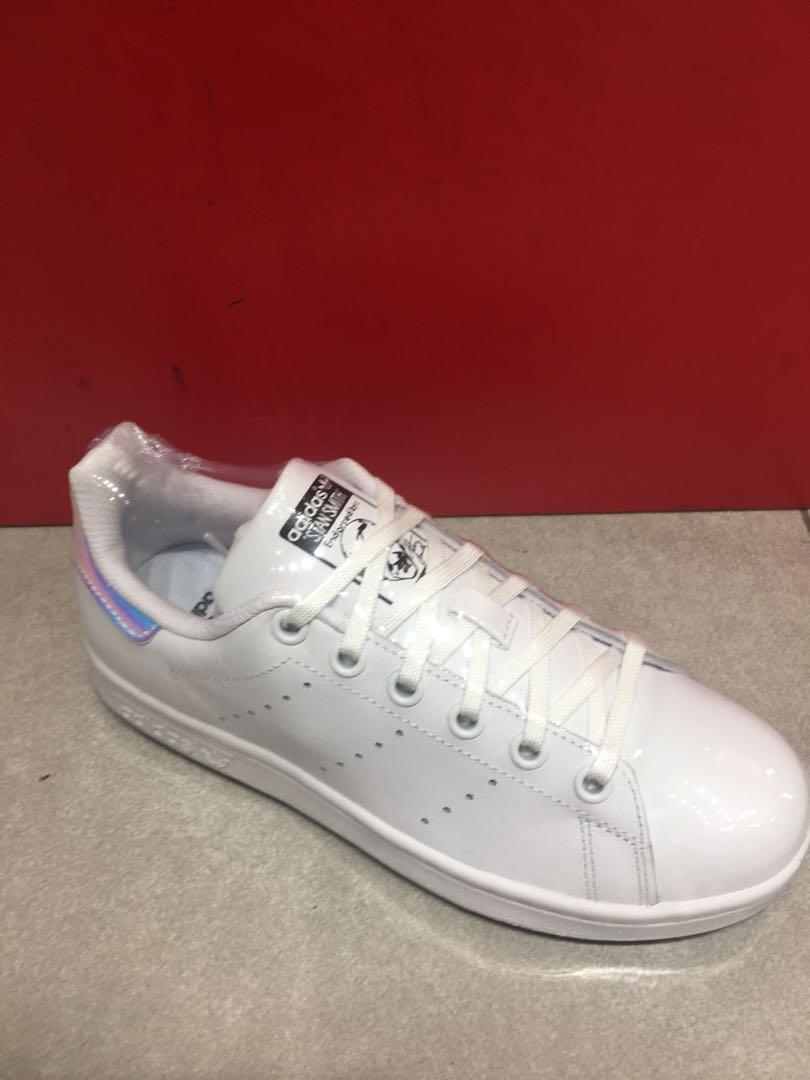 aq6272 stan smith j