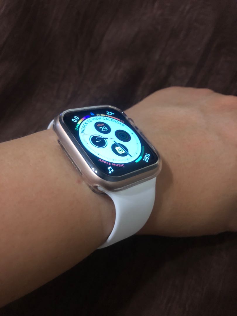 apple series 4 white