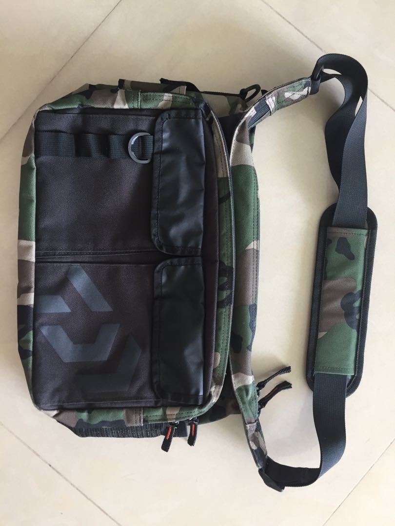 daiwa sling bag