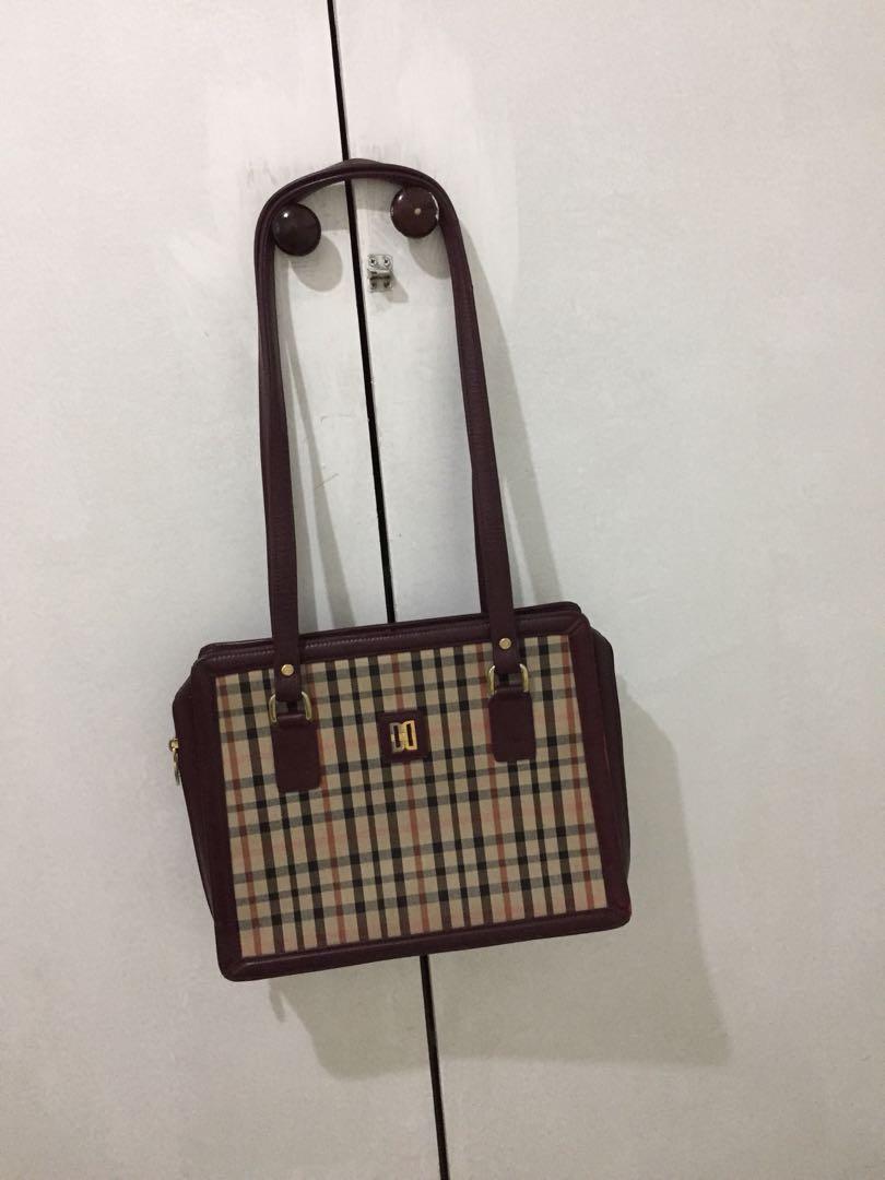 Daks shoulder shop bag price