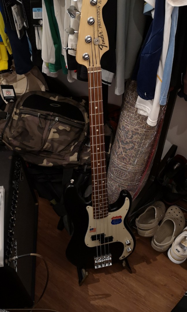 Fender Highway One Precision Bass Made in USA, Hobbies & Toys, Music