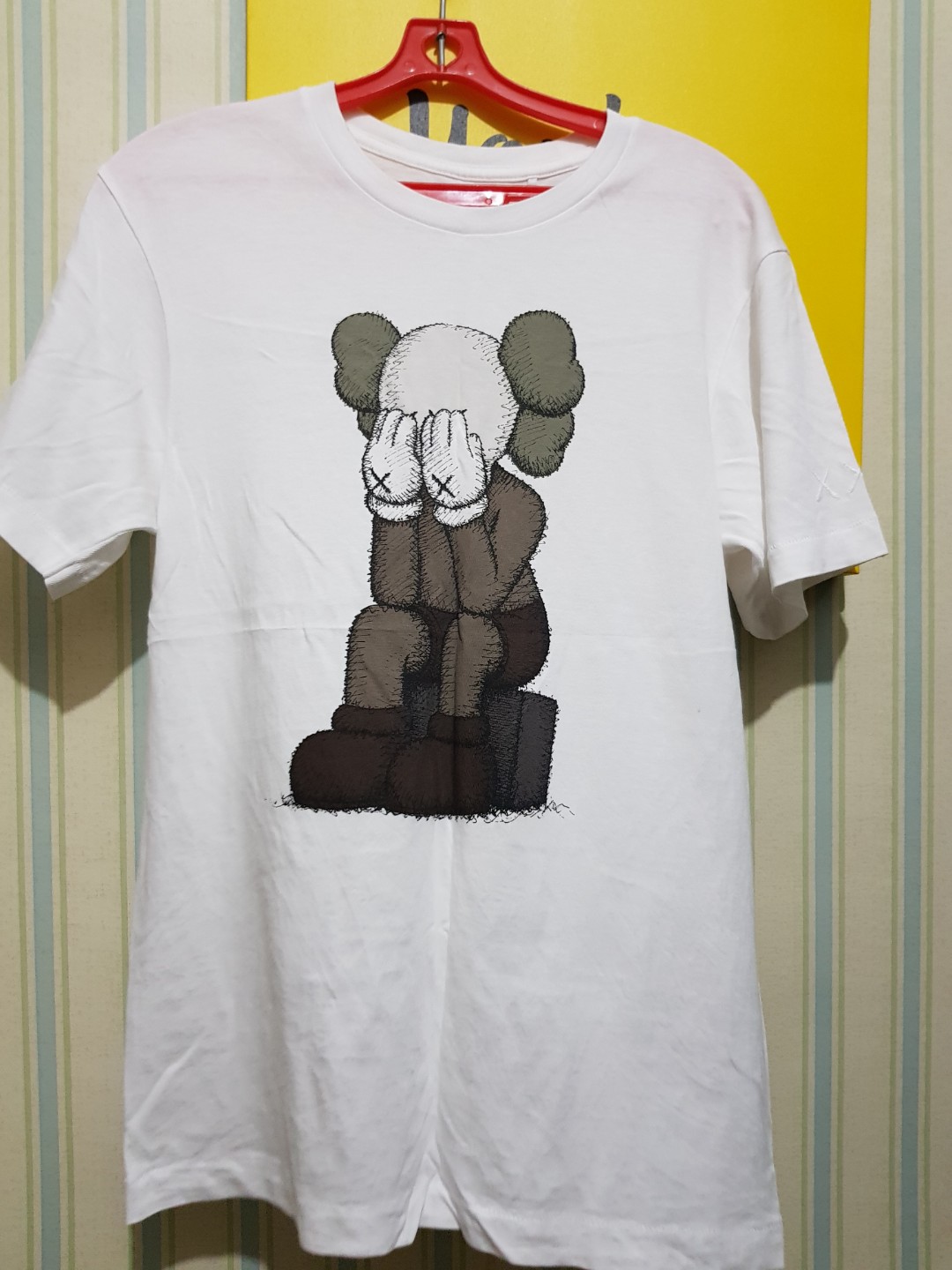 Kaos kaws uniqlo