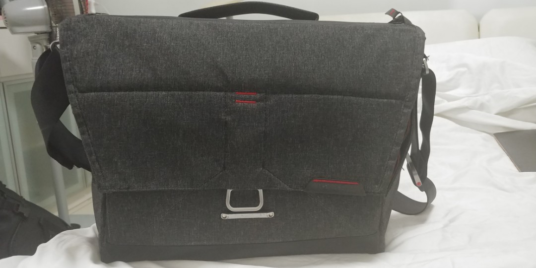 Peak Design Everyday Messenger 15 (V1), Photography, Photography Accessories, Camera Bags