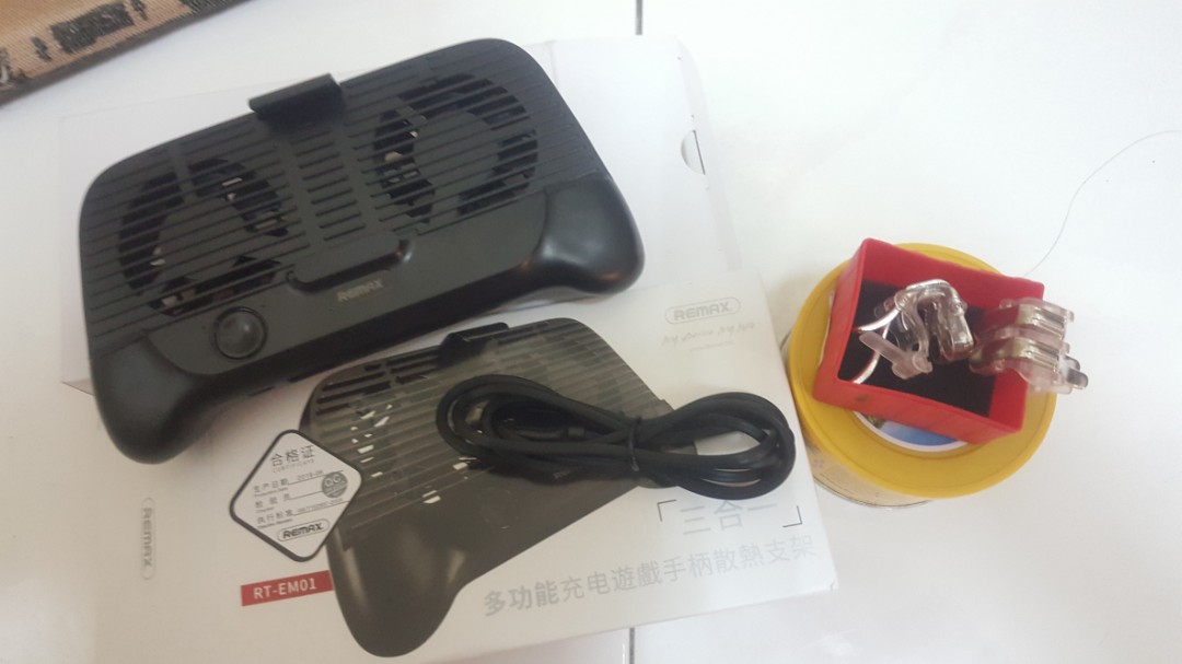 Phone gamepad/cooler/holder + L1R1 trigger pubg mobile Phone gamepad/cooler/holder + L1R1 trigger pubg mobile -
