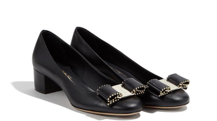 Studded vara cheap bow pump shoe