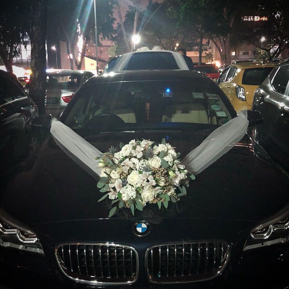 Wedding Car Decor Bridal Car In Rustic And White Fresh Flowers