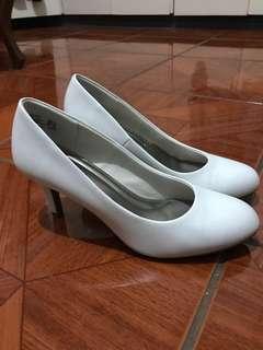 White Comfort Plus shoes 2" heel