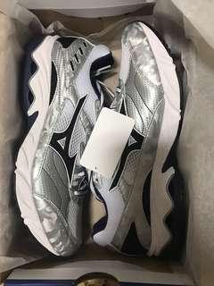 2x BNIB Mizuno Running Sport Shoe for sale! Size: US 9.5