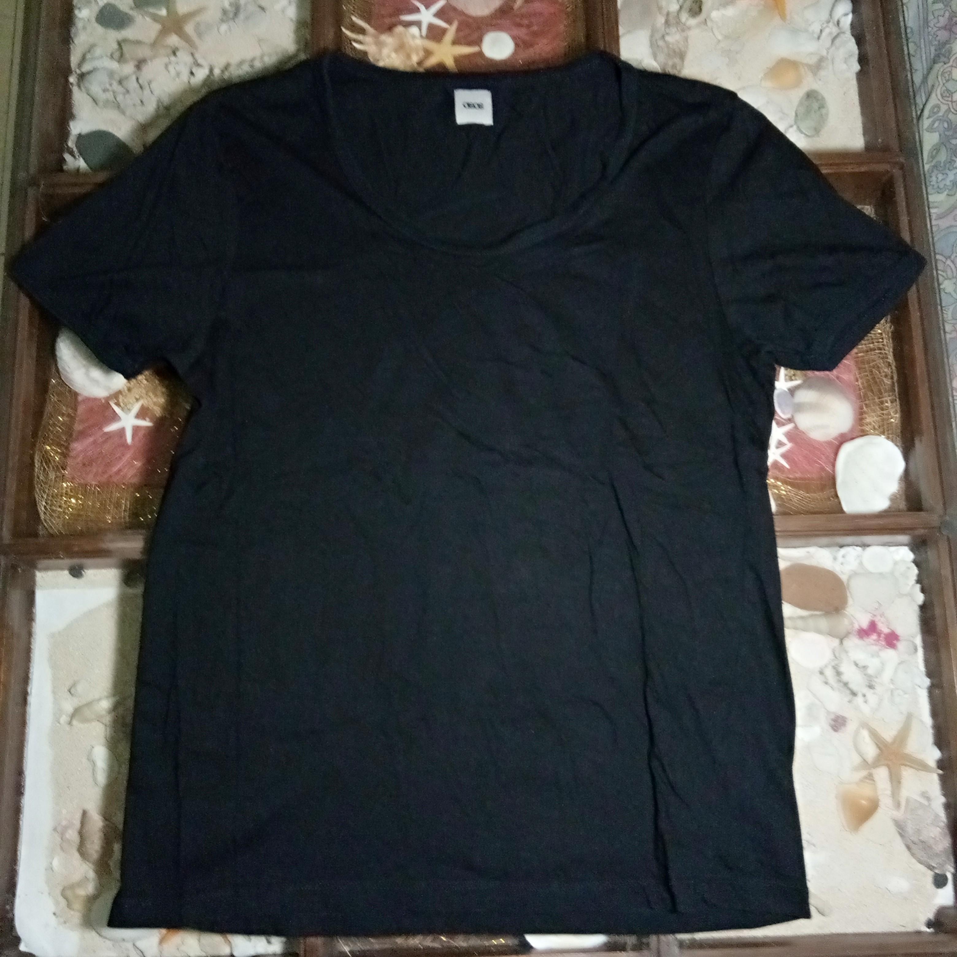 Asos black shirt (Category: Shirts) located in Quezon City. Submitted by rainbowpride (Listing ID 197235764, Image 2). Description: Used. In great condition. Size Medium No tear/holed.