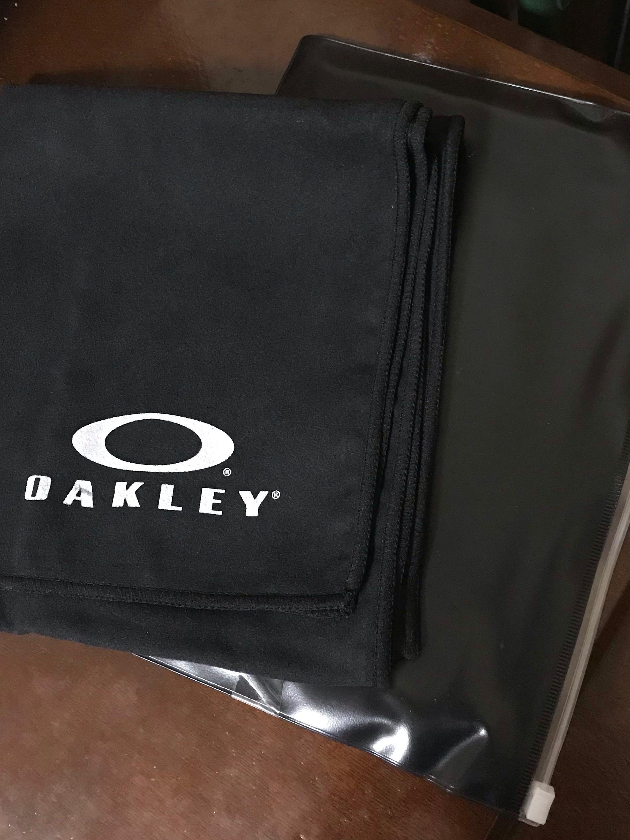 oakley towel