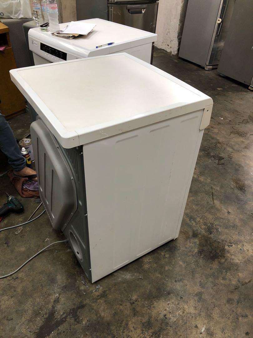 Electrolux dryer 7kg EDV7051, TV & Home Appliances, Washing Machines