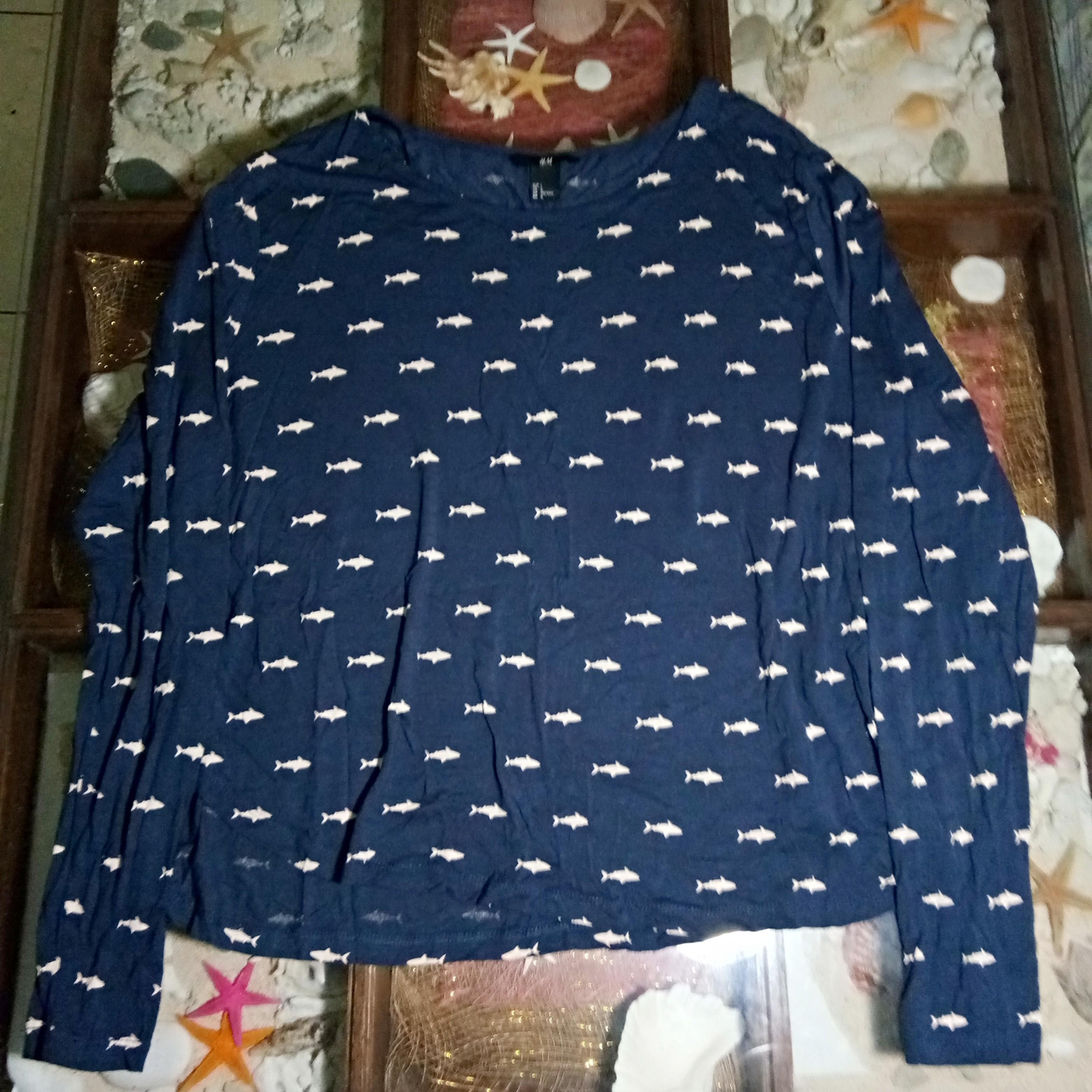 H&M long sleeves shirt (Category: Longsleeves) located in Quezon City. Submitted by rainbowpride (Listing ID 197280160, Image 2). Description: Used. In great condition. Super soft and comfy to wear Blue shark print long sleeved shirt by H&M.