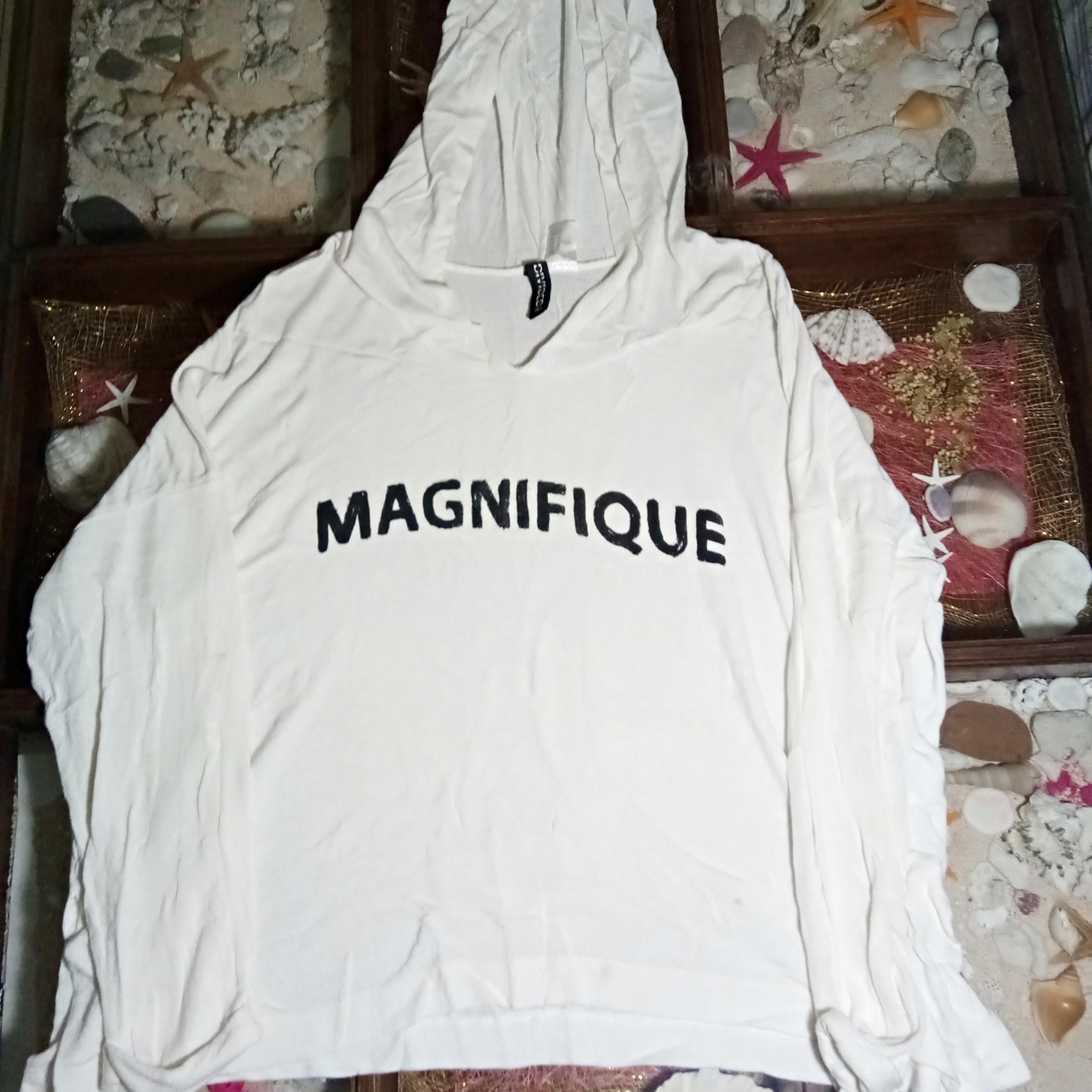 H&M white hoodie (Category: Others Tops) located in Quezon City. Submitted by rainbowpride (Listing ID 197237278, Image 2). Description: Used. In good conditon. White sweater with hoodie.