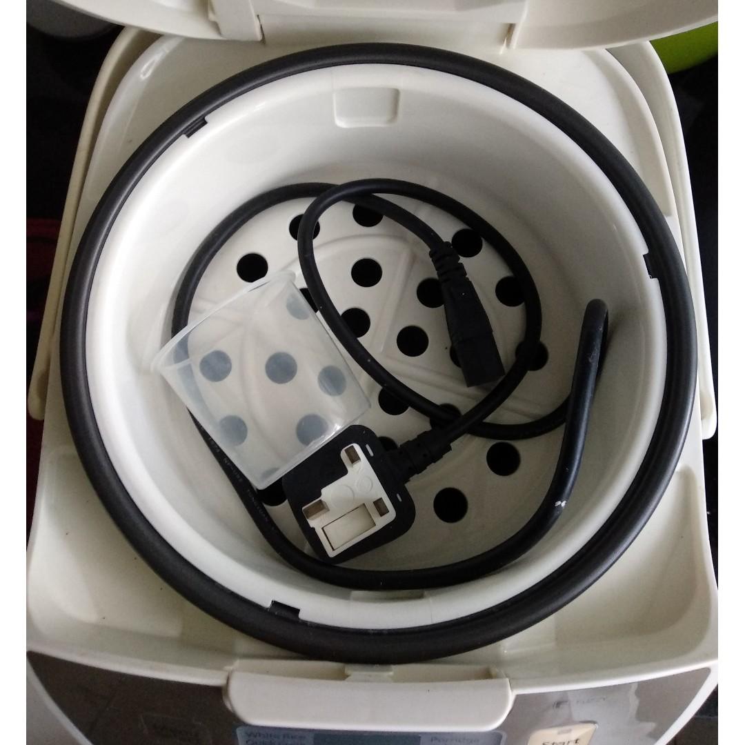 Panasonic Rice Cooker (SRDE183), TV & Home Appliances, Kitchen