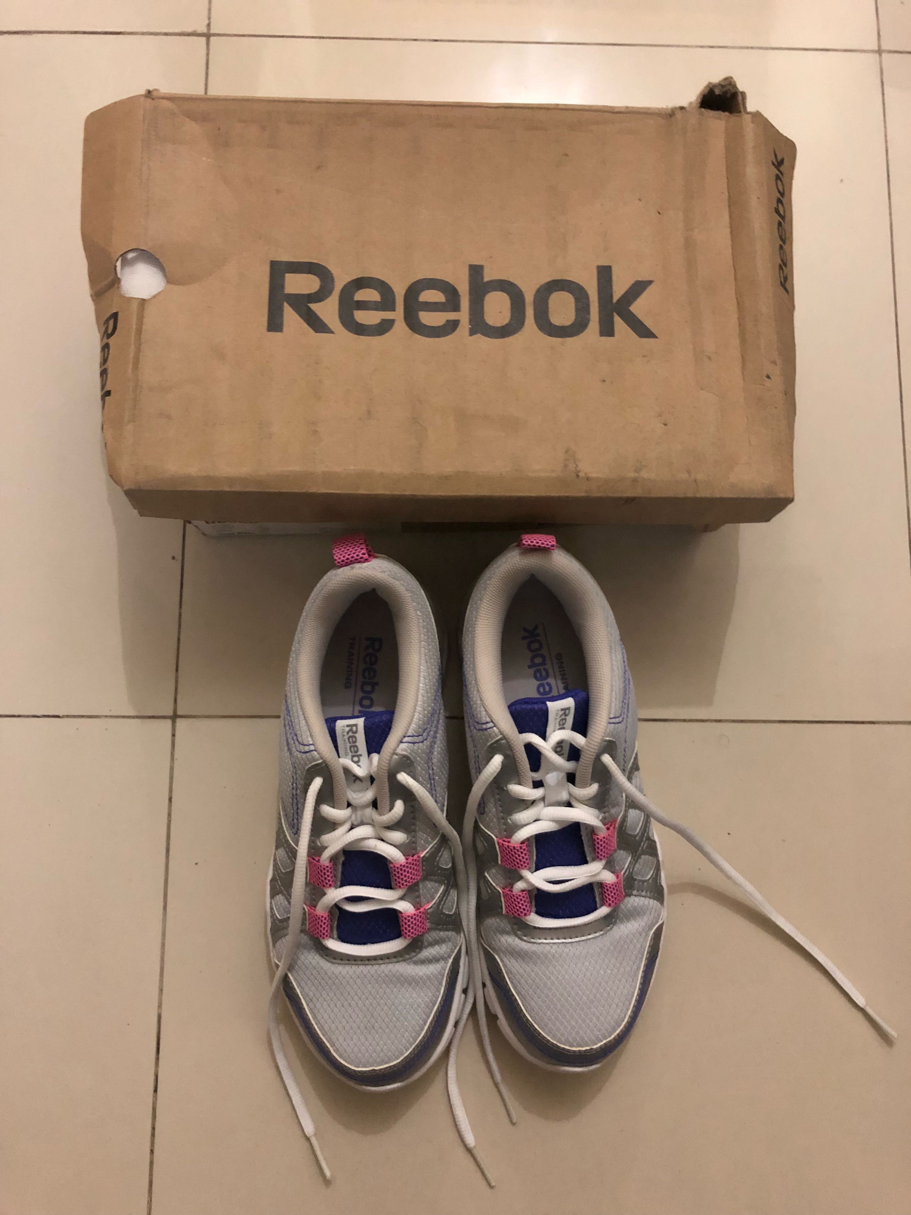 Sepatu Reebok size 36 woman training 