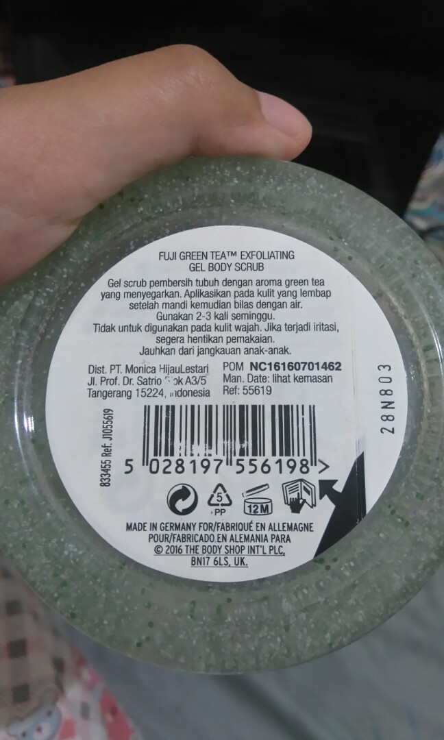 The body shop fuji green tea scrub, Kesehatan & Kecantikan, Kulit