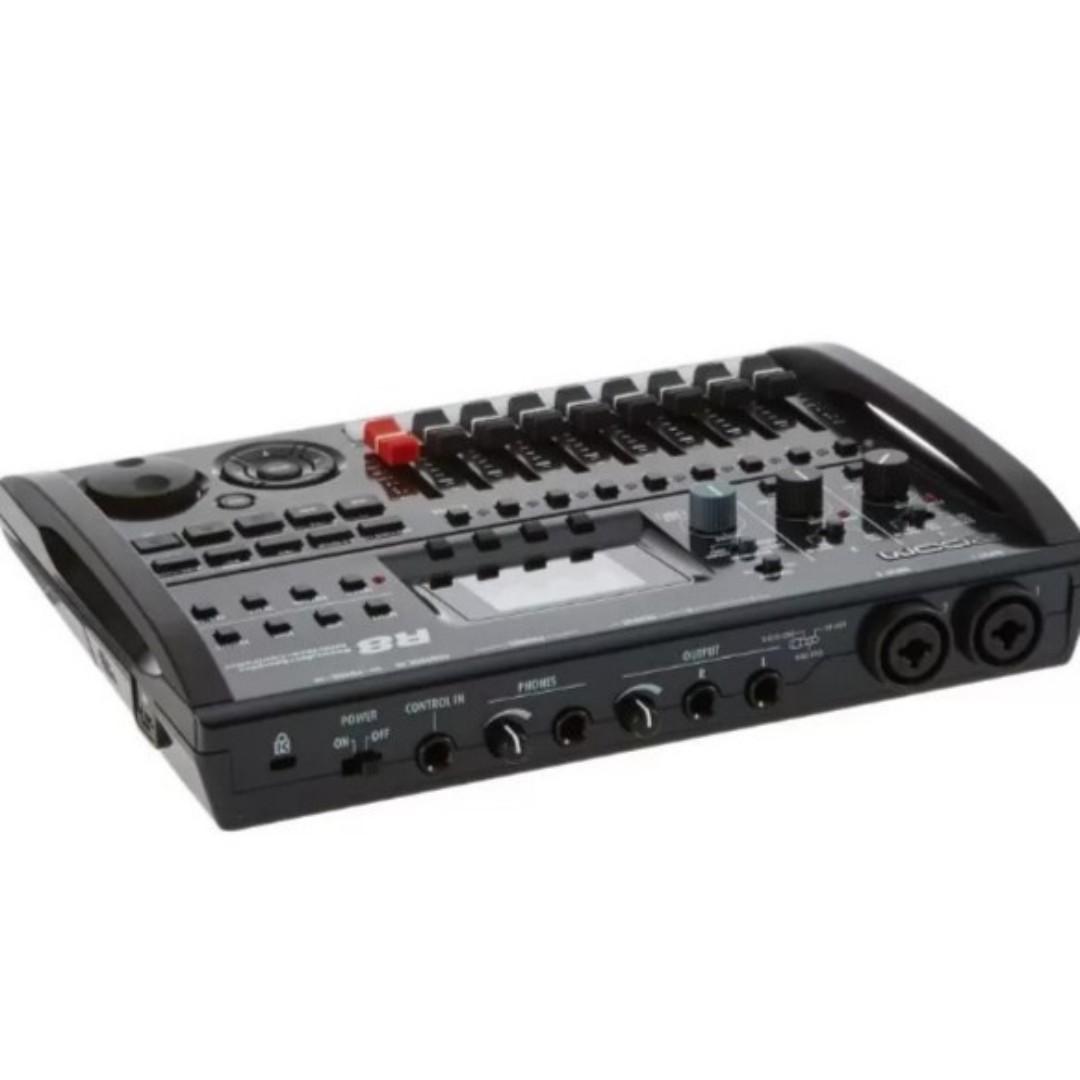 Zoom R8 Multitrack SD Recorder Controller and Interface, Hobbies & Toys