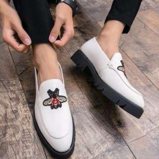 [BRAND NEW ] INSTOCK WHITE BEE SHOES SIZE 43  [  SELLING ON BEHALF FOR MY CUSTOMER ]