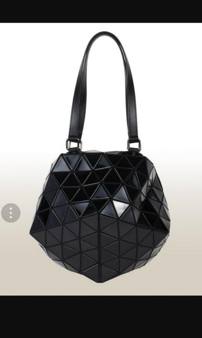 $850 BNWT Baobao Issey Miyake Shiny Black Round Circular Shoulder Bag  (Limited edition)
