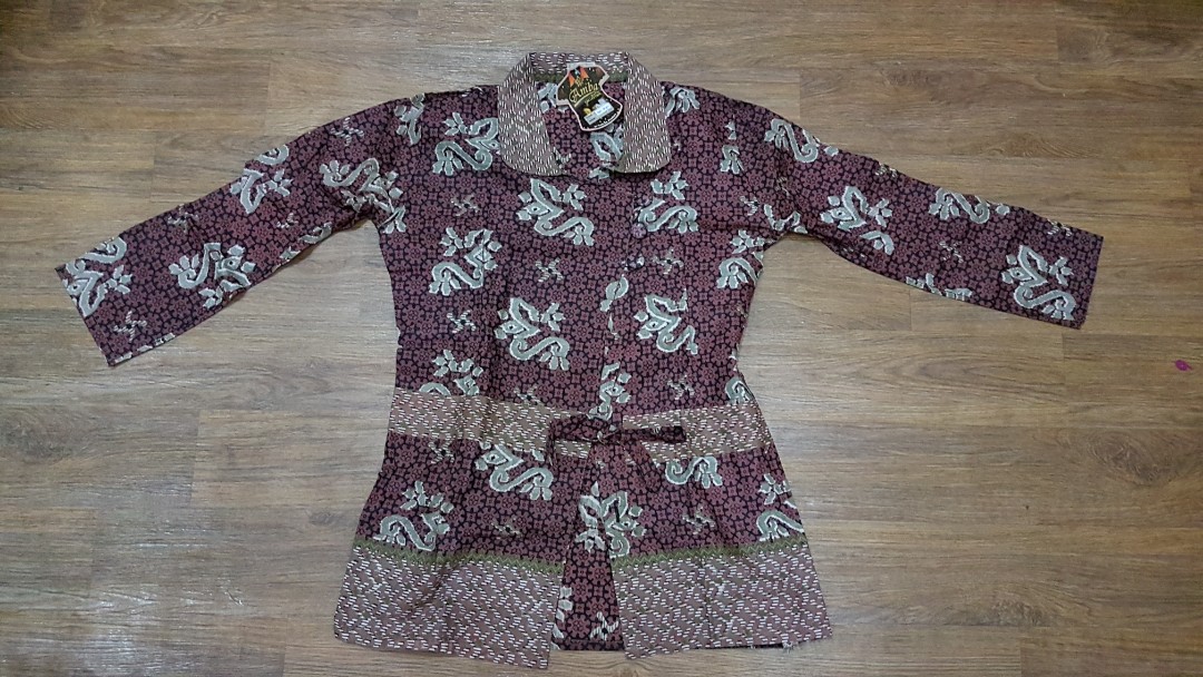 Atasan Batik Krah Kancing Samping Kimono Sz Xl Fesyen Wanita Pakaian Wanita Atasan Di Carousell