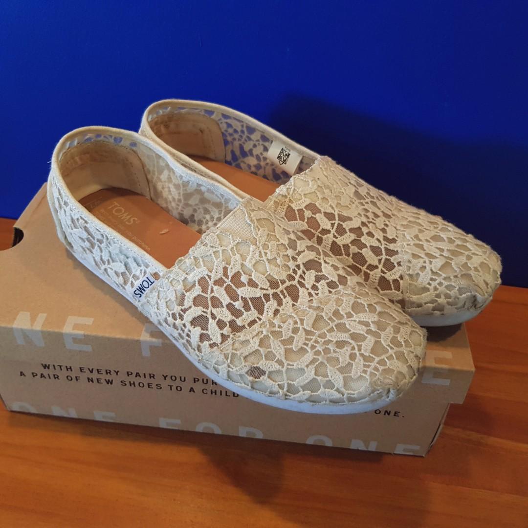 Authentic TOMS White Leaves Classics Of 