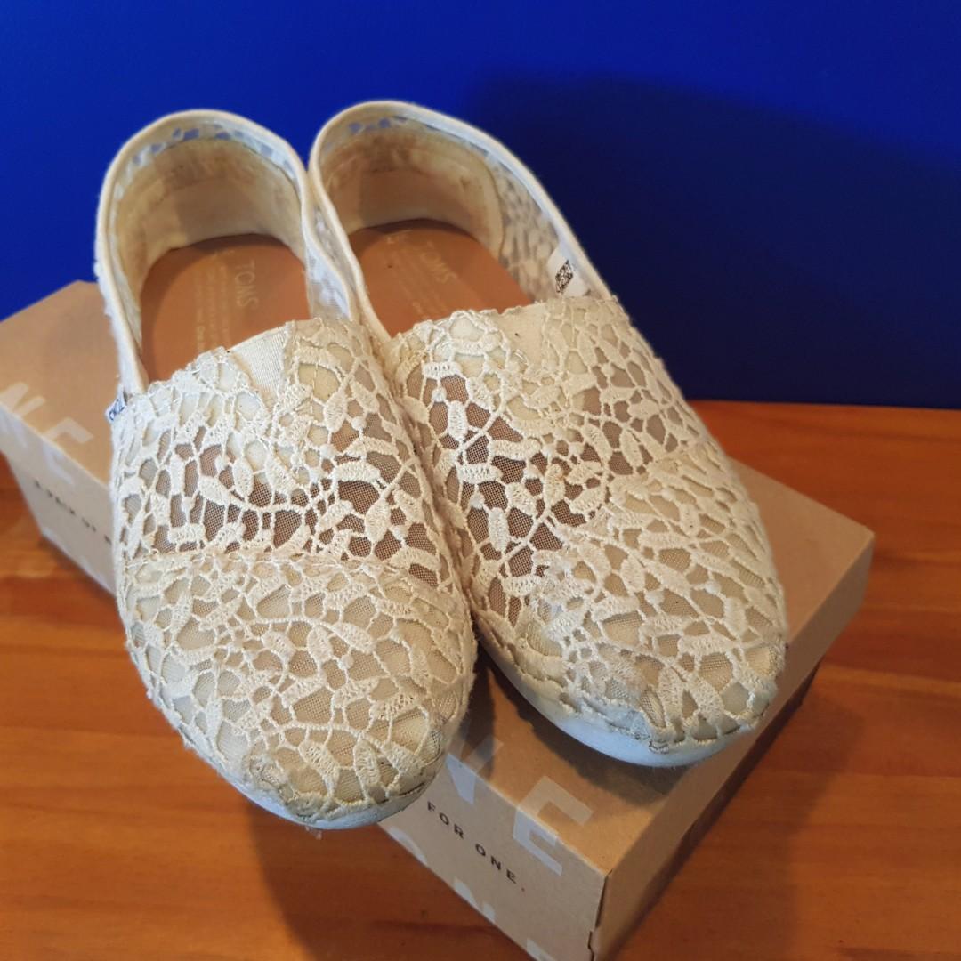 White lace leaves women's classics sales