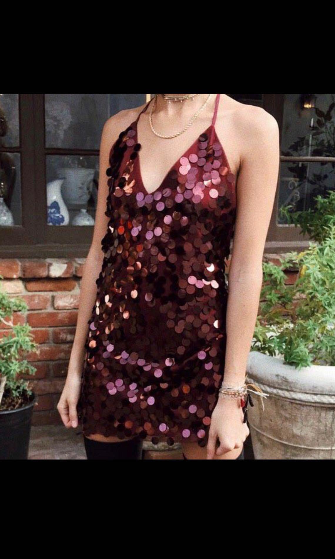 F21 maroon sequin dress, Women's Fashion, Muslimah Fashion, Dresses on  Carousell
