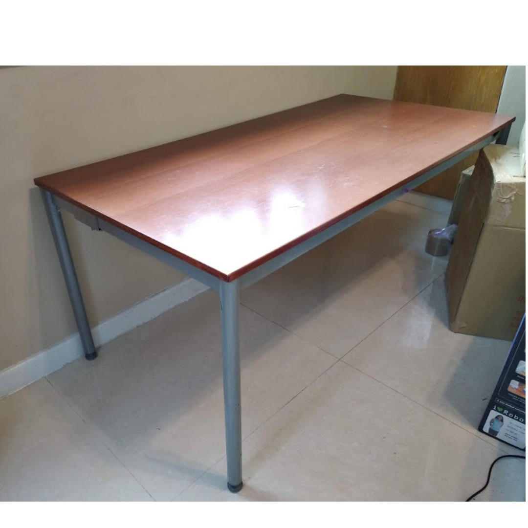 ikea effektiv desk 多用途 大面 組裝桌, 家具及居家用品, 家具, 桌子在旋轉拍賣