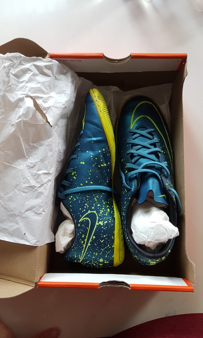 indoor soccer shoes mercurial victory