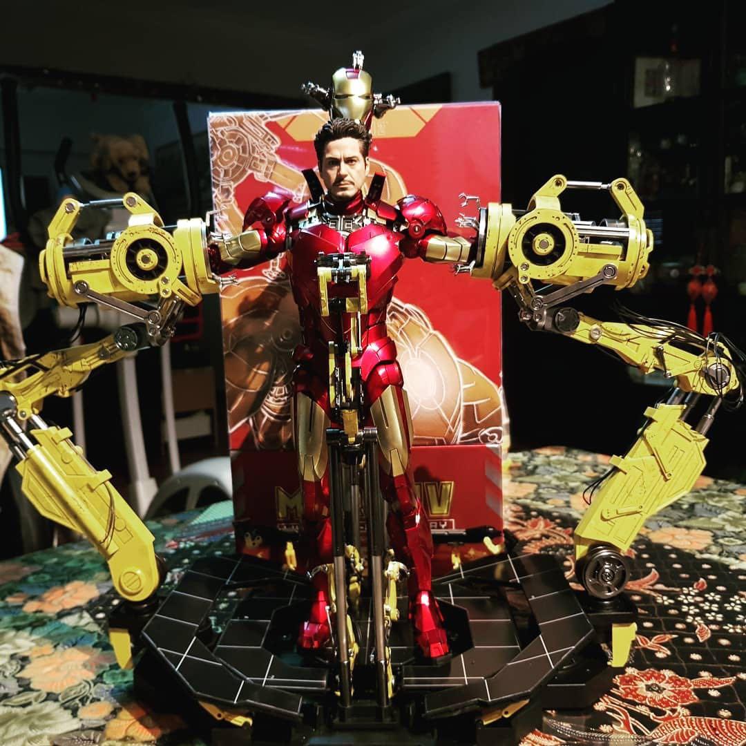 MISB Hot Toys Iron Man Mark 4 wih Gantry Hobbies Toys Toys