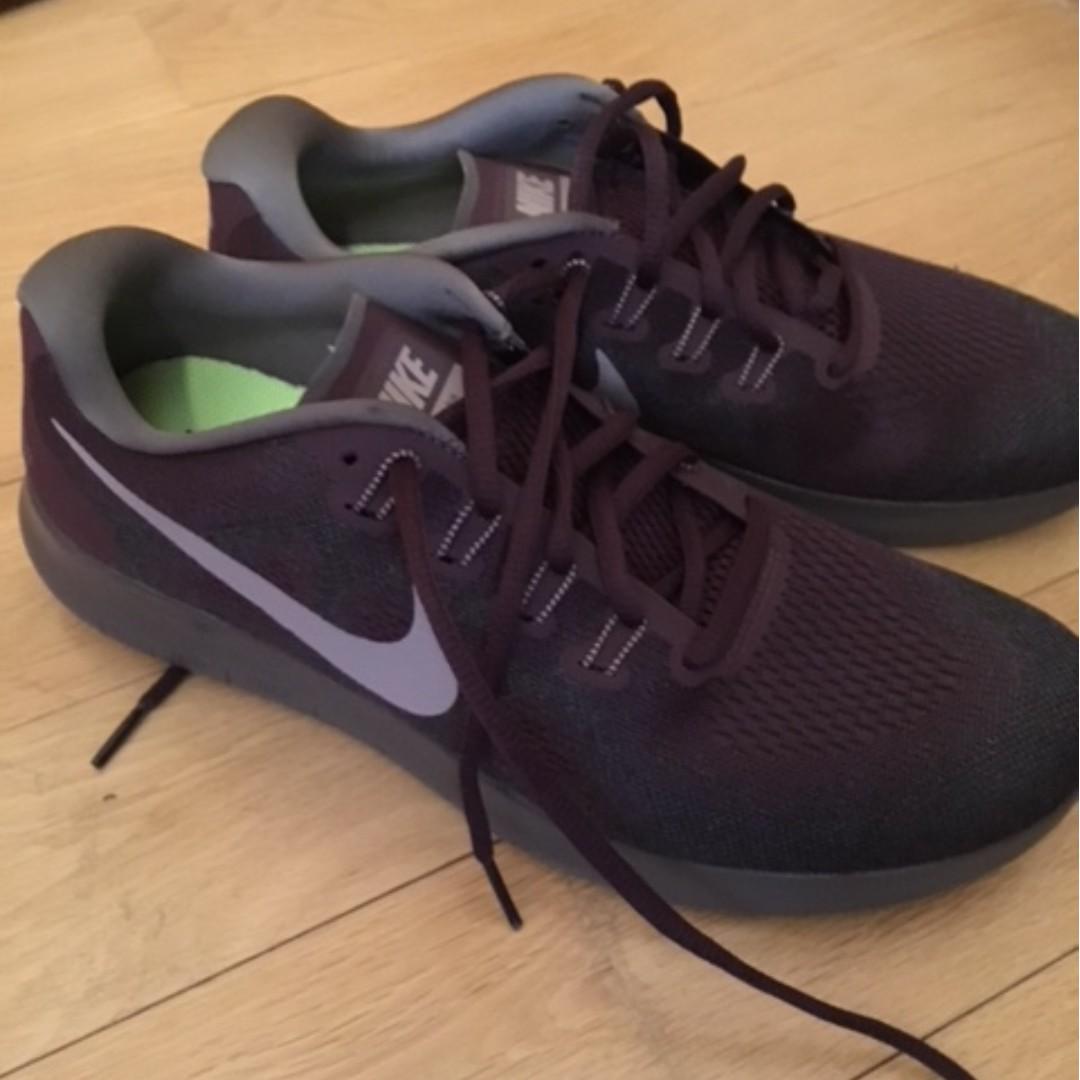 Nike free rn sales 2017 burgundy