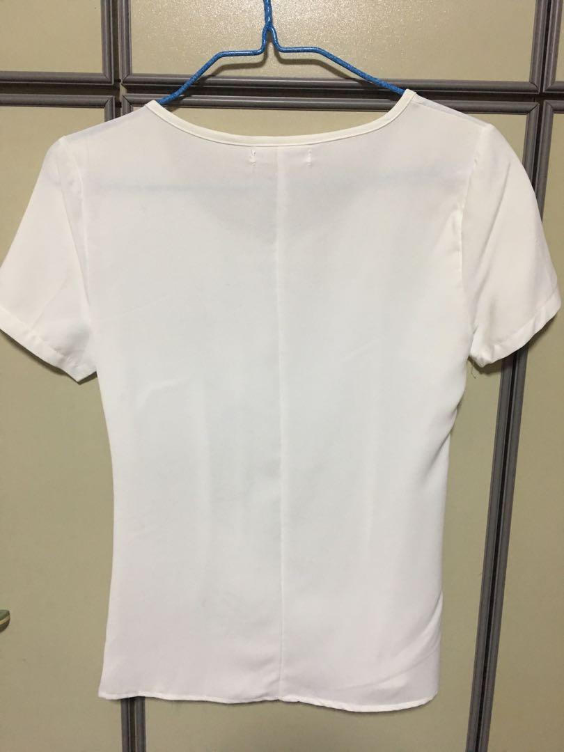 Plain white top, Women's Fashion, Tops, Blouses on Carousell