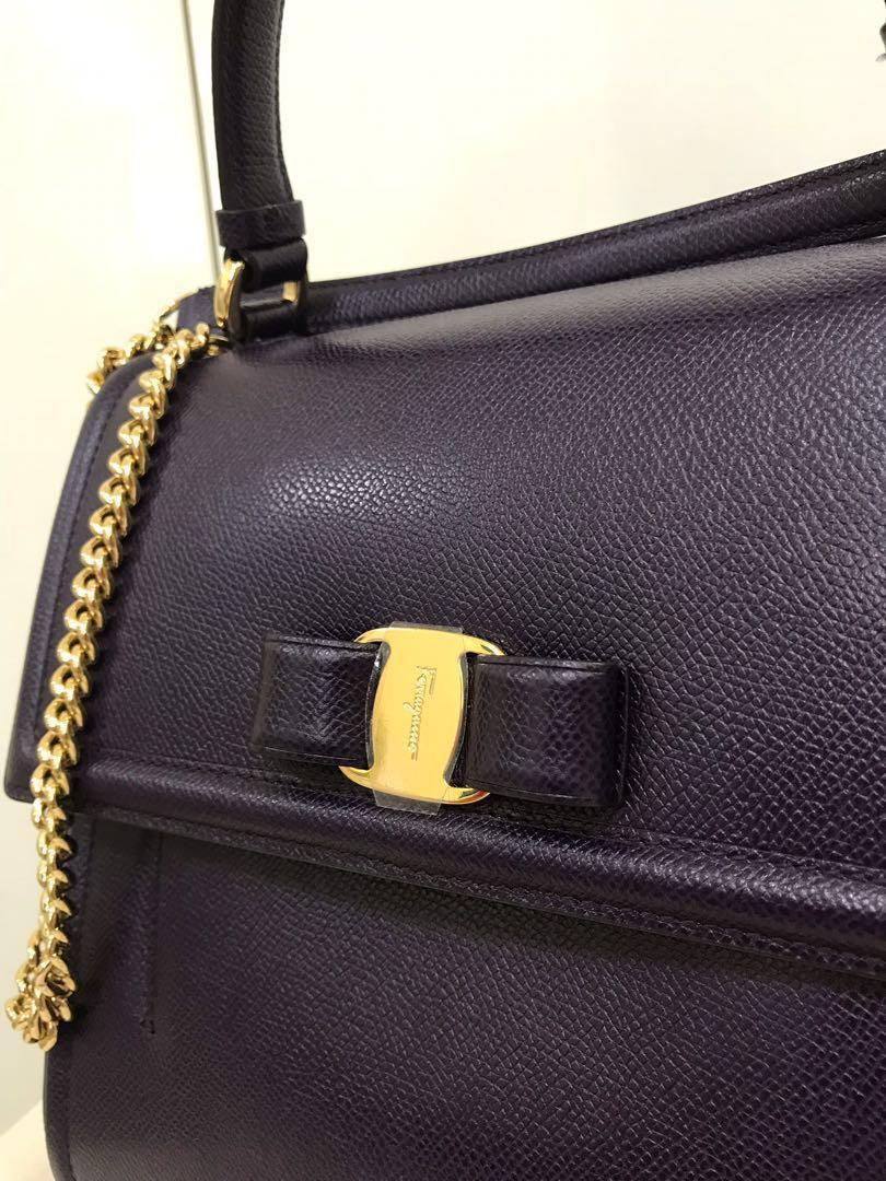 Salvatore ferragamo carrie 24cm top