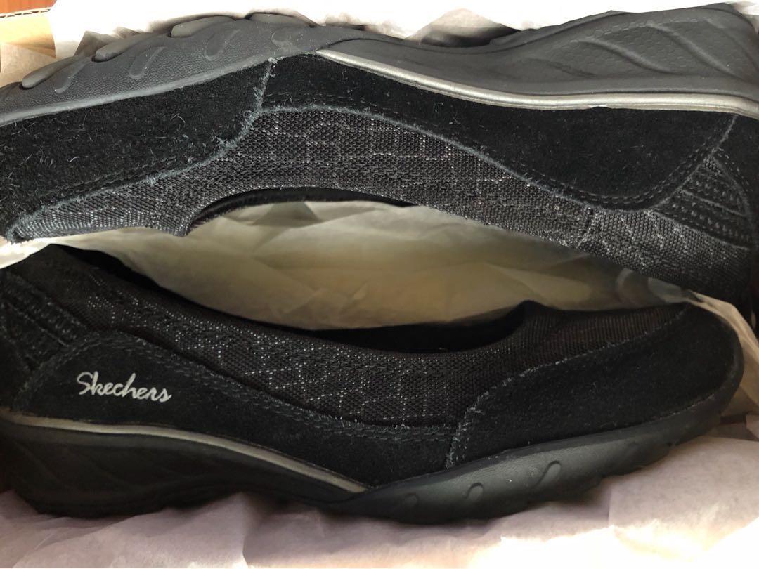 Skechers Relaxed Fit Memory Foam Shoe Women S Fashion Shoes Sneakers On Carousell