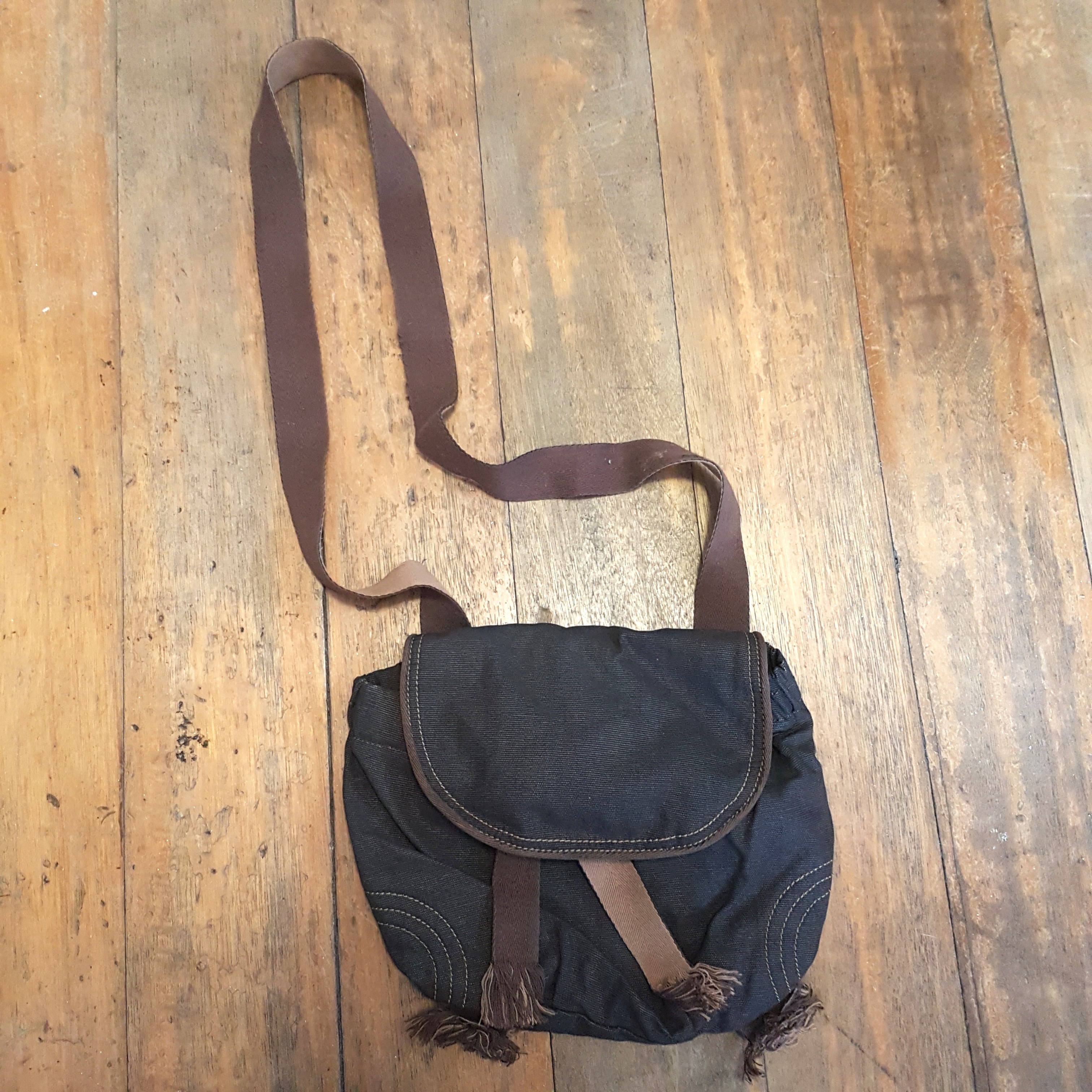 Authentic Kipling Sling Bag, Women's Fashion, Bags & Wallets, Cross