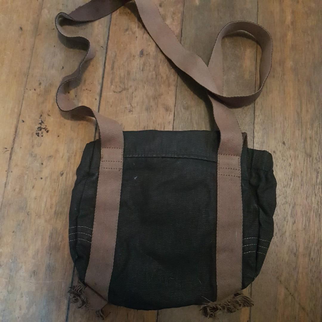 Authentic Kipling Sling Bag, Women's Fashion, Bags & Wallets, Cross