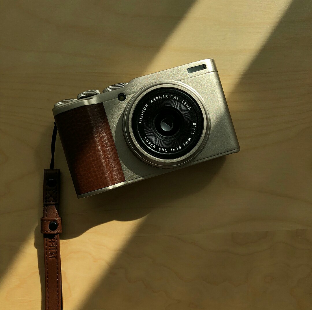 NEGOTIABLE] Fujifilm XF10 Champagne Gold, Photography, Cameras on