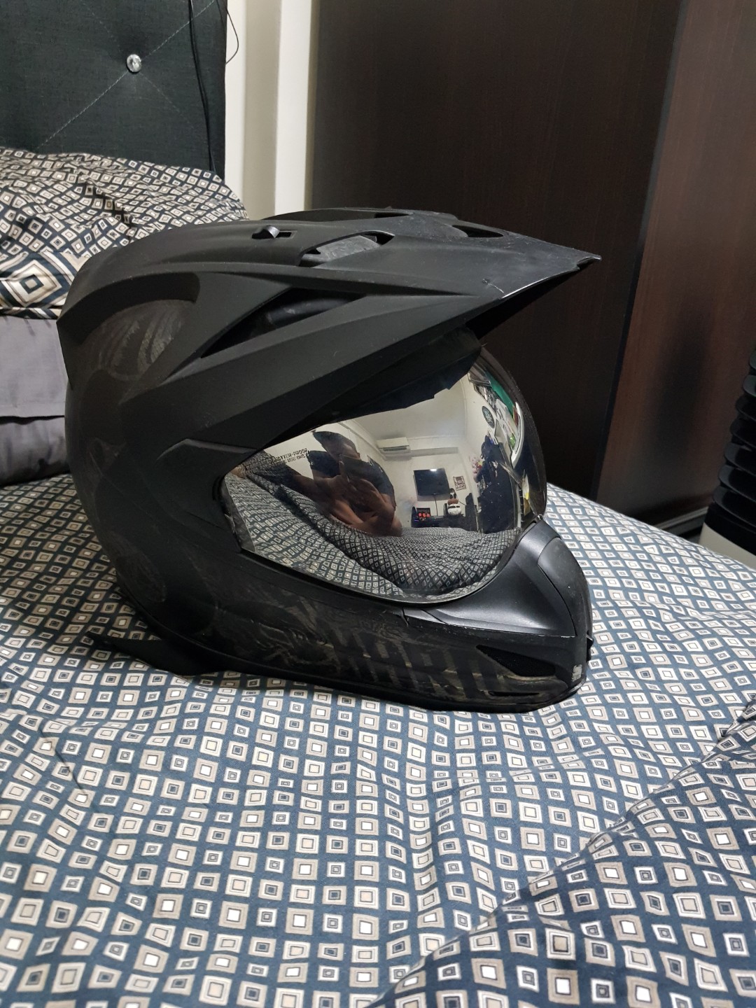 Icon hard luck shop helmet