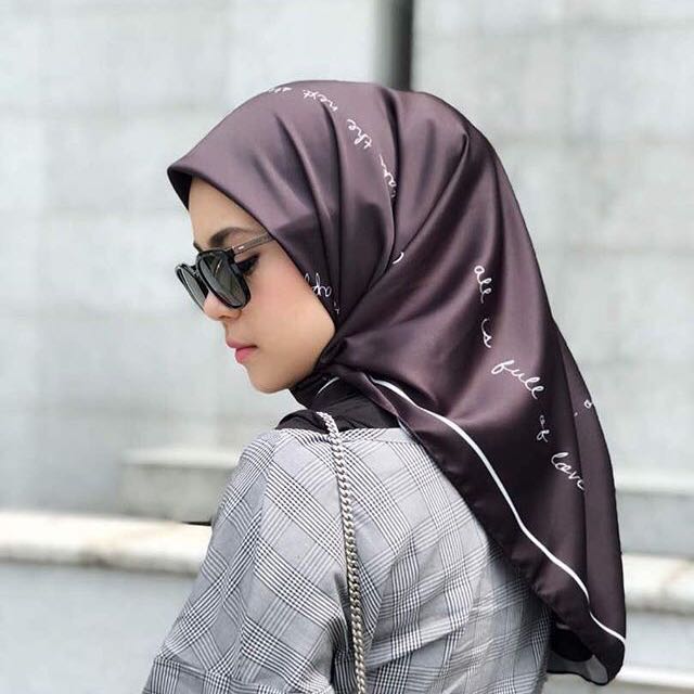 Tudung Ameera Zaini, Muslimah Fashion, Scarves on Carousell